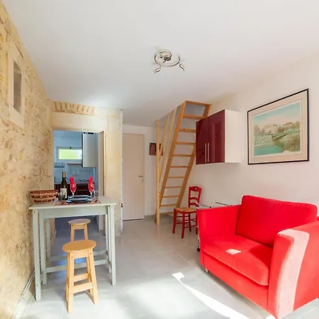 Дом отдыха Holiday Home In Bergerac With Private Pool, Cleaning Included Бержерак