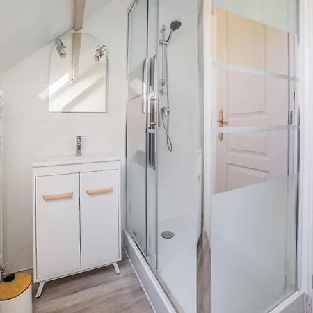 Spacious With Private Pool, Cleaning Included Holiday home